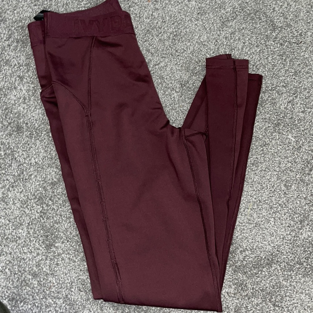 IVY PARK LEGGINGS